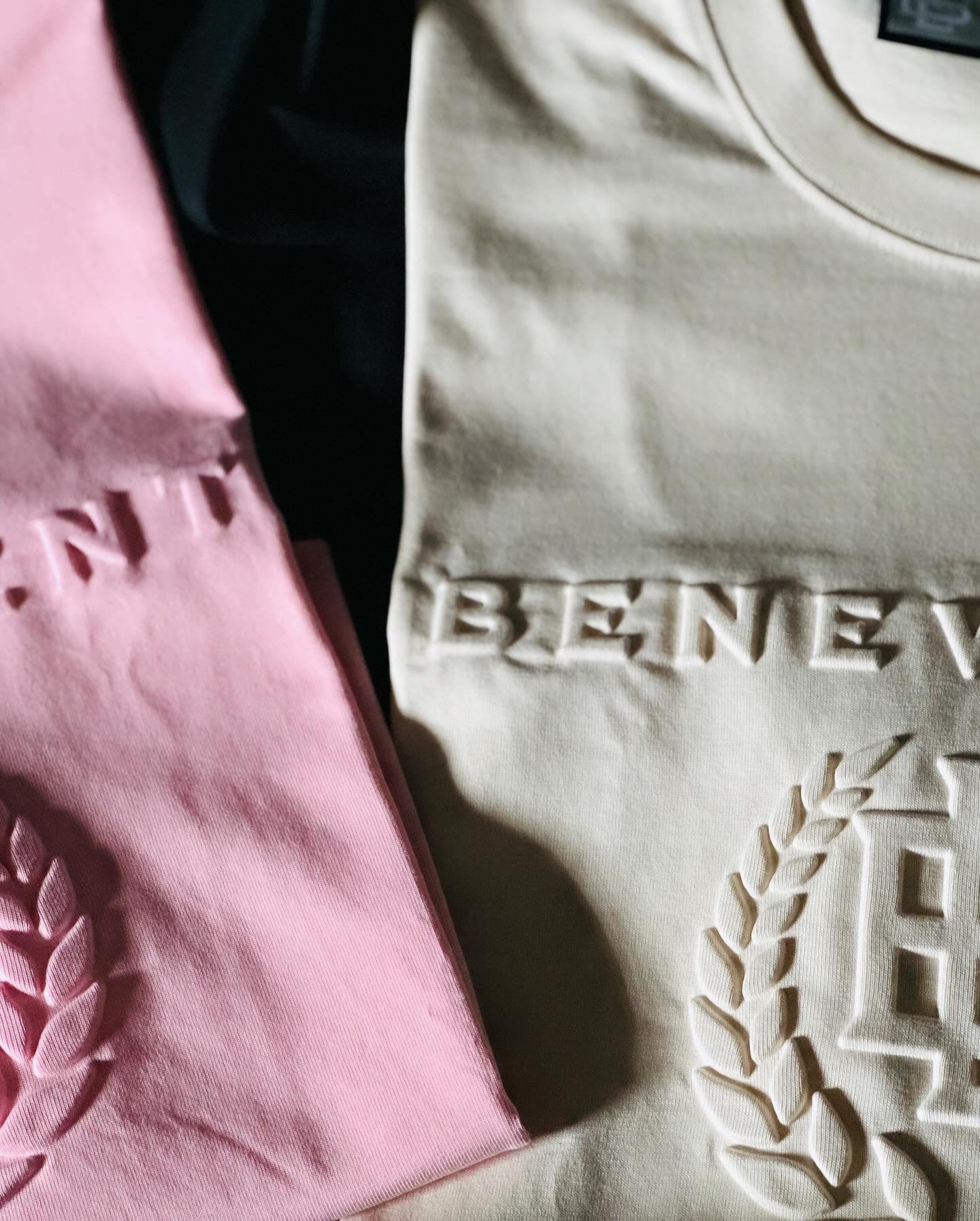 Camiseta del imperio benéfico "Em' Bossy"